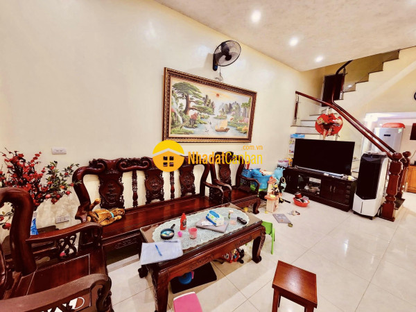 Bán nhà khương trung thanh xuân gần hồ đầm hồng, 4 tầng lô góc, sát mặt ngõ ô tô thông.