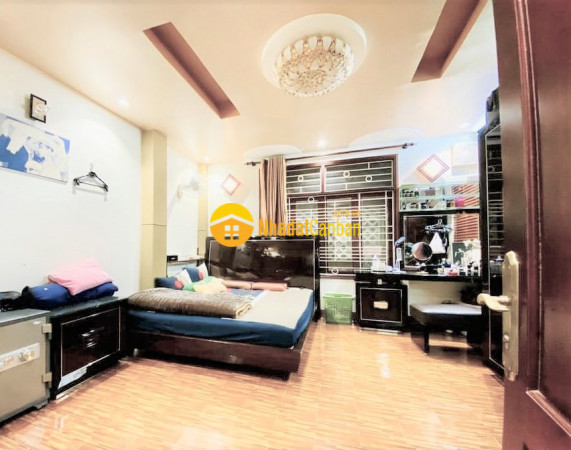 Bán nhà mặt ngõ 575 kim mã, 72m mt 5,8m, kd tốt, giá 17,4 tỷ.