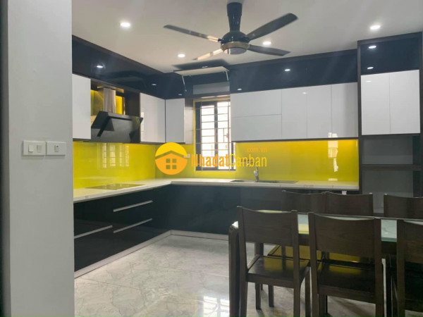 Bán nhà mặt phố ngọc khánh, ba đình, vị trí đẹp, kd tốt, 35m2 5t, 10 tỷ.